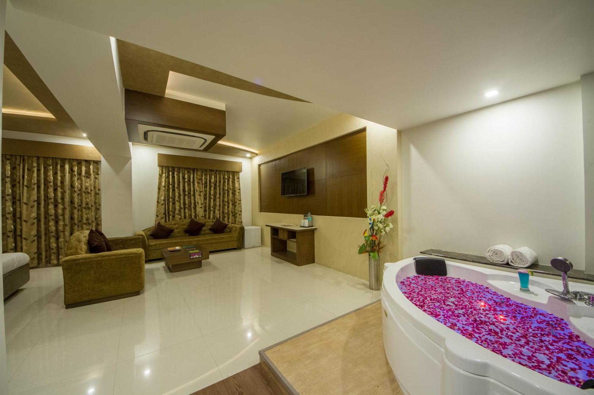 Tgv Hotel Amhedabad Dış mekan fotoğraf